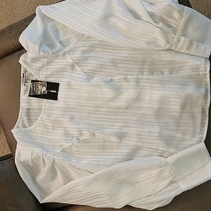 White stripped, puffed shouder sleeve